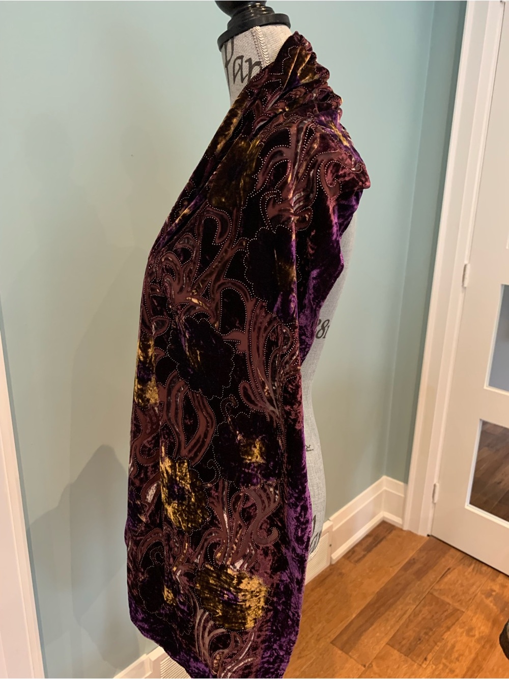 Velvet Floral Women's Shawl in Purple and Gold - Picture 3 of 12